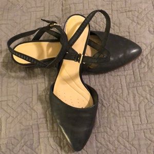 Clarks - Mena Yarn Leather Ankle Strap Sandal sz 8